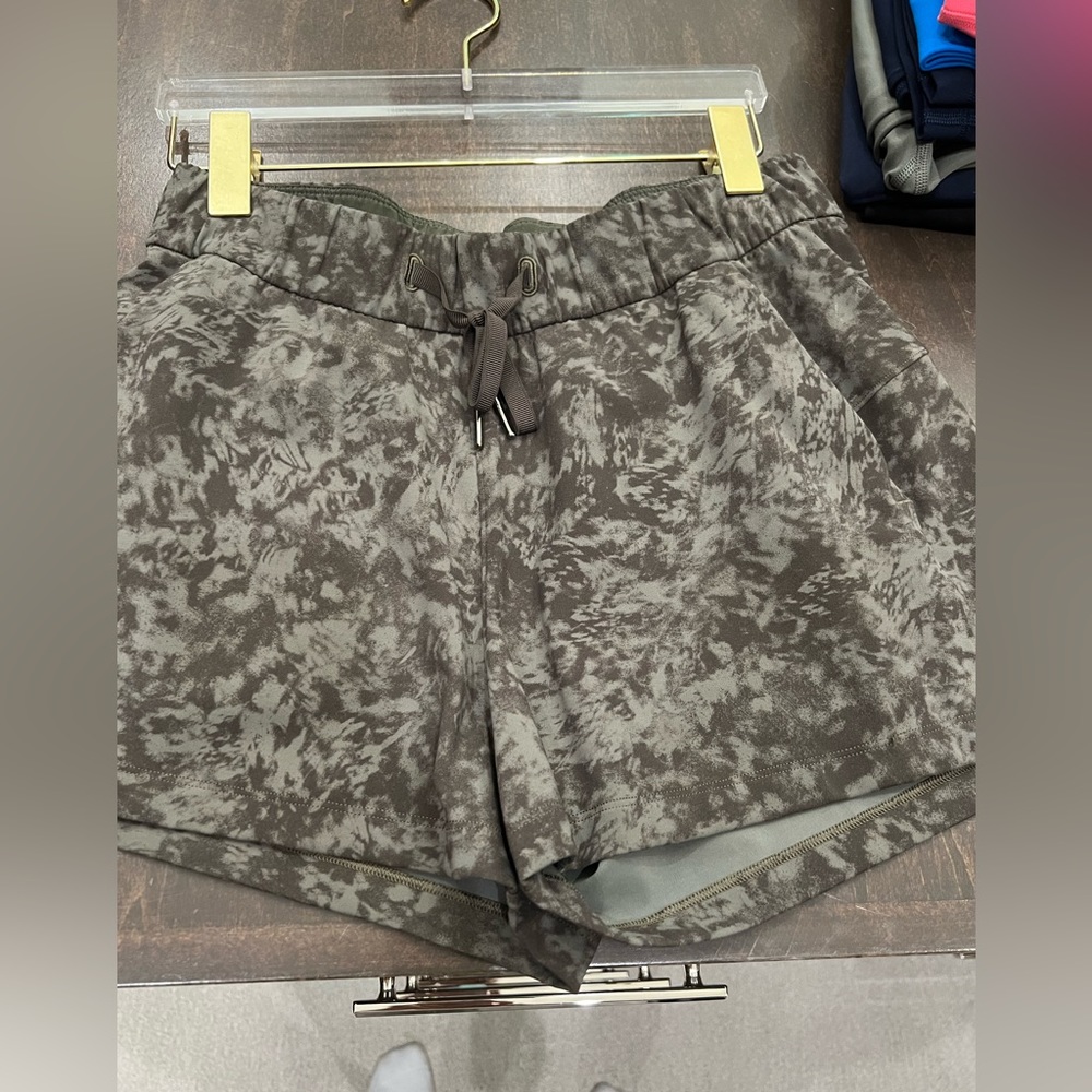 Lulu shorts like new